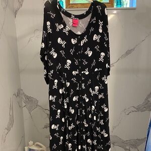 Betsey Johnson by Torrid Black and White Skull Print womens Dress